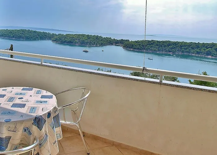 Eufemija Apartamento Rab Town